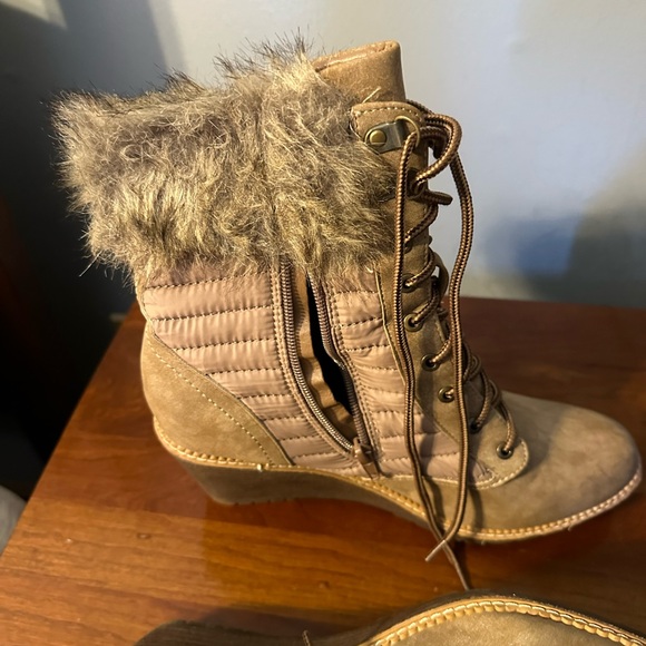 Zigi Soho Taupe Faux Fur Booties. Never worn - Picture 5 of 6